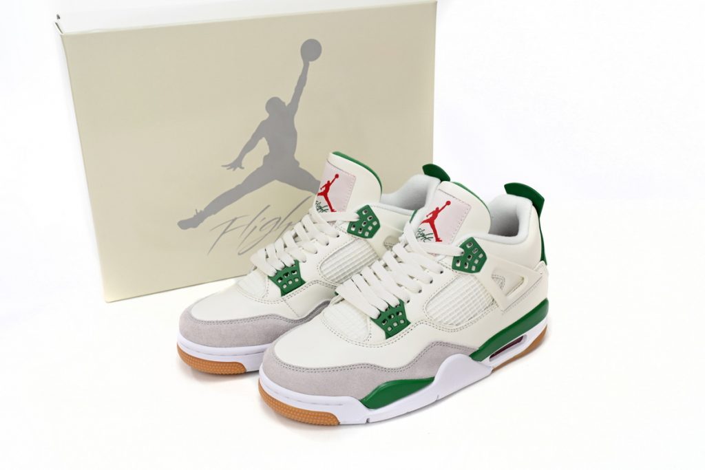 Nike SB Dunk x Air Jordan 4 Pine Green