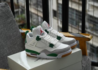 Nike SB Dunk x Air Jordan 4 Reps "Pine Green"